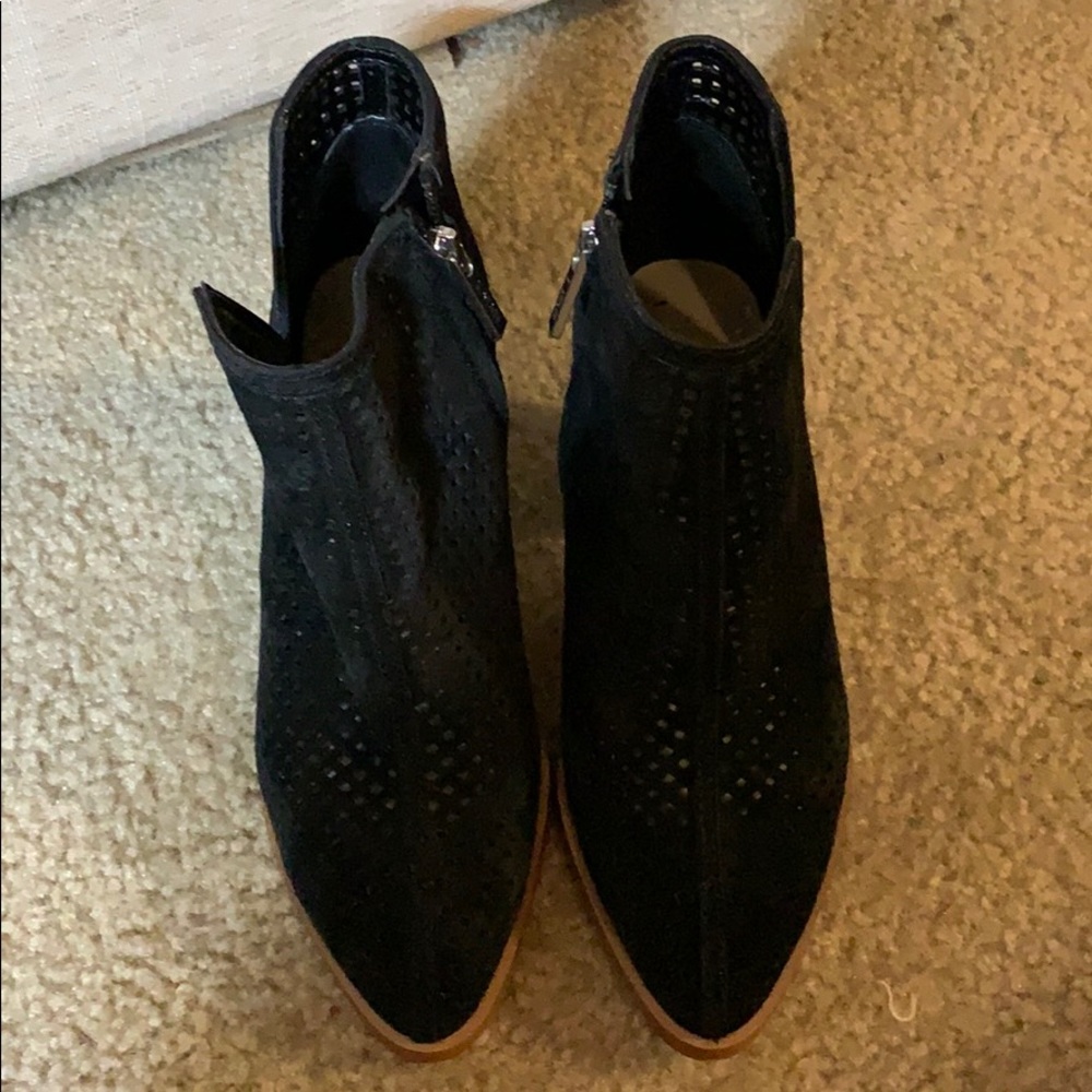 Size 7.5 1.State black booties